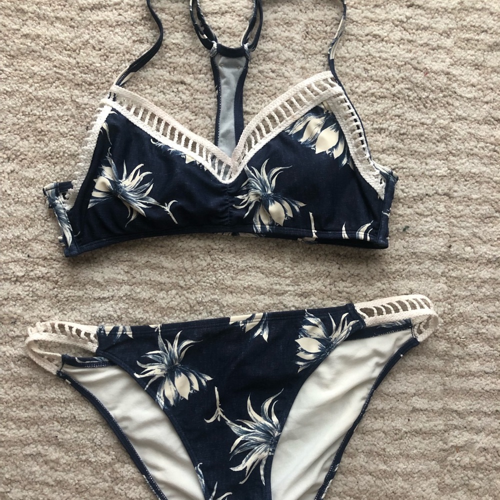 Roxy Hawaiian Print Navy Blue Bikini Set Size Large